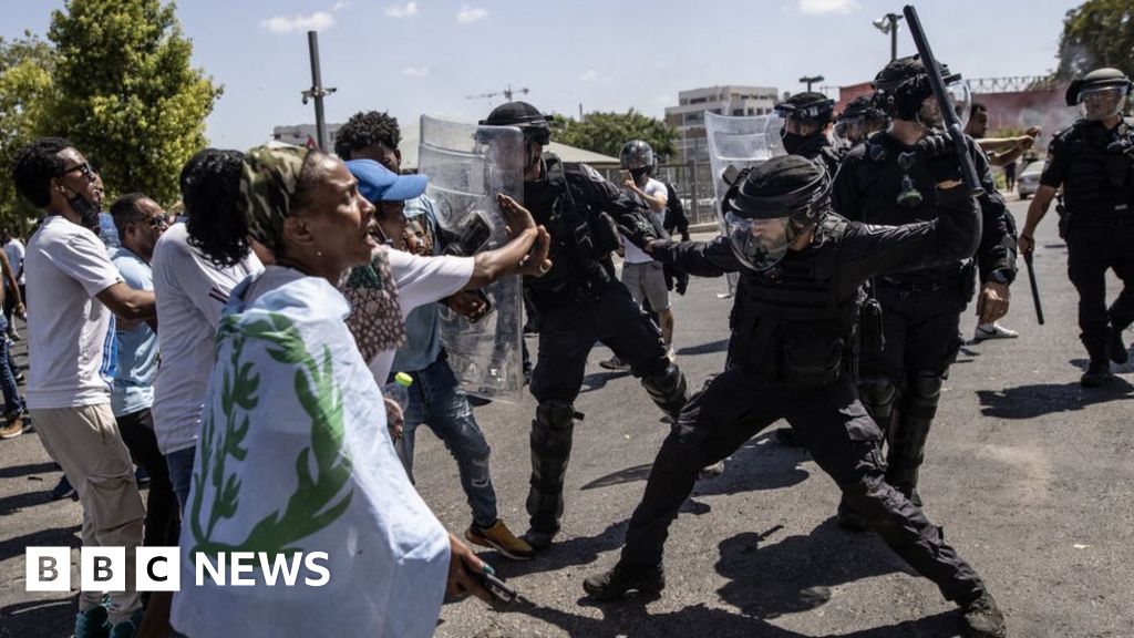 Israel: Police clash with rioting Eritrean rivals